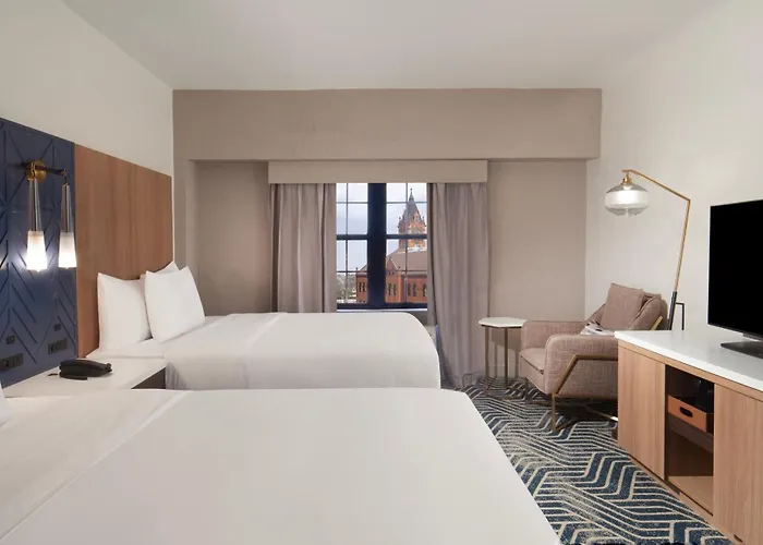 Hotel Royer Urbana Champaign, Tapestry Collection By Hilton