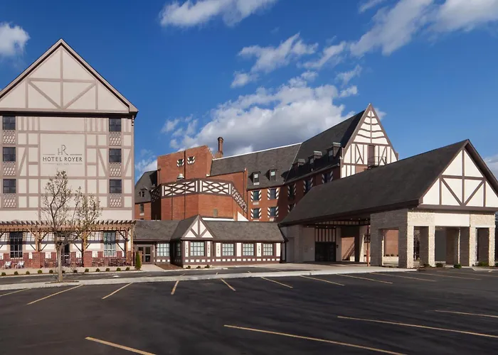 Royer Urbana Champaign, Tapestry Collection By Hilton Hotel Champaign