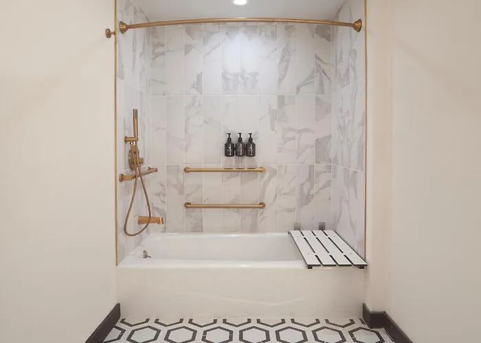 Royer Urbana Champaign, Tapestry Collection By Hilton Hotel Champaign