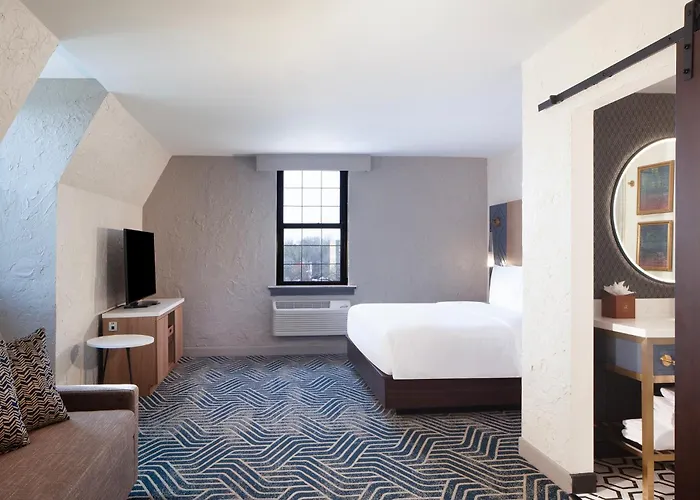 Royer Urbana Champaign, Tapestry Collection By Hilton Hotel
