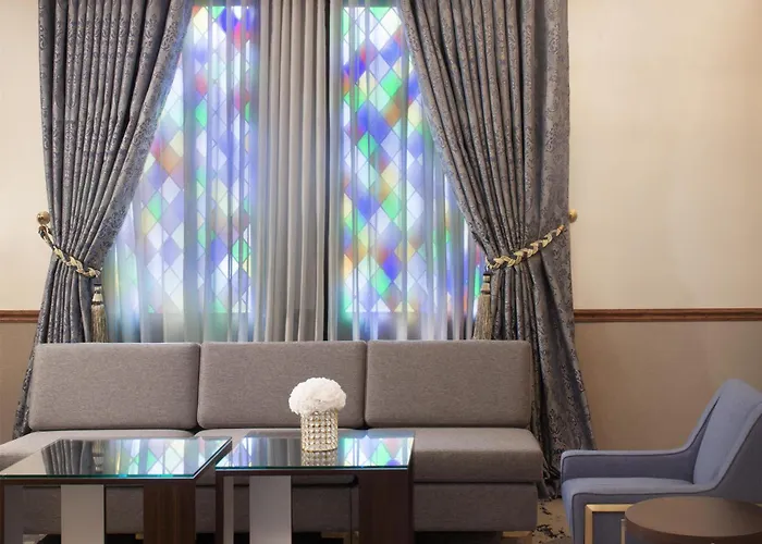 Hotel Royer Urbana Champaign, Tapestry Collection By Hilton 4*