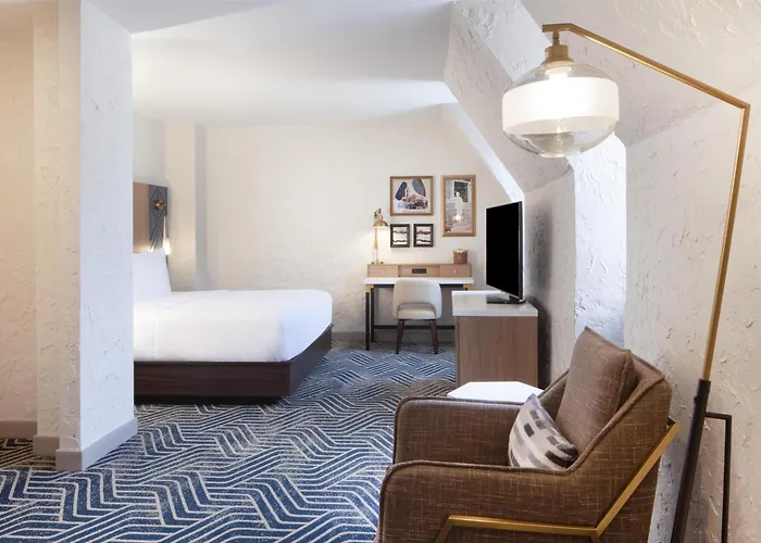 Royer Urbana Champaign, Tapestry Collection By Hilton Hotel Champaign