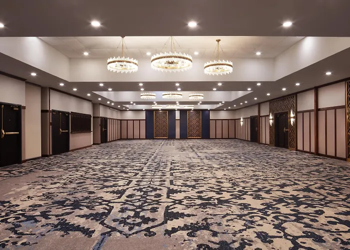 Royer Urbana Champaign, Tapestry Collection By Hilton 4* Champaign