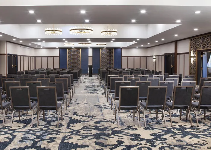 Royer Urbana Champaign, Tapestry Collection By Hilton Hotel 4*