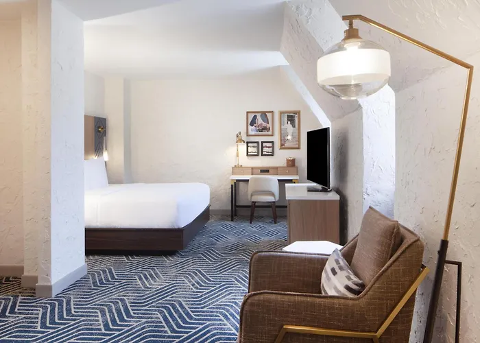 Hotel Royer Urbana Champaign, Tapestry Collection By Hilton 4*